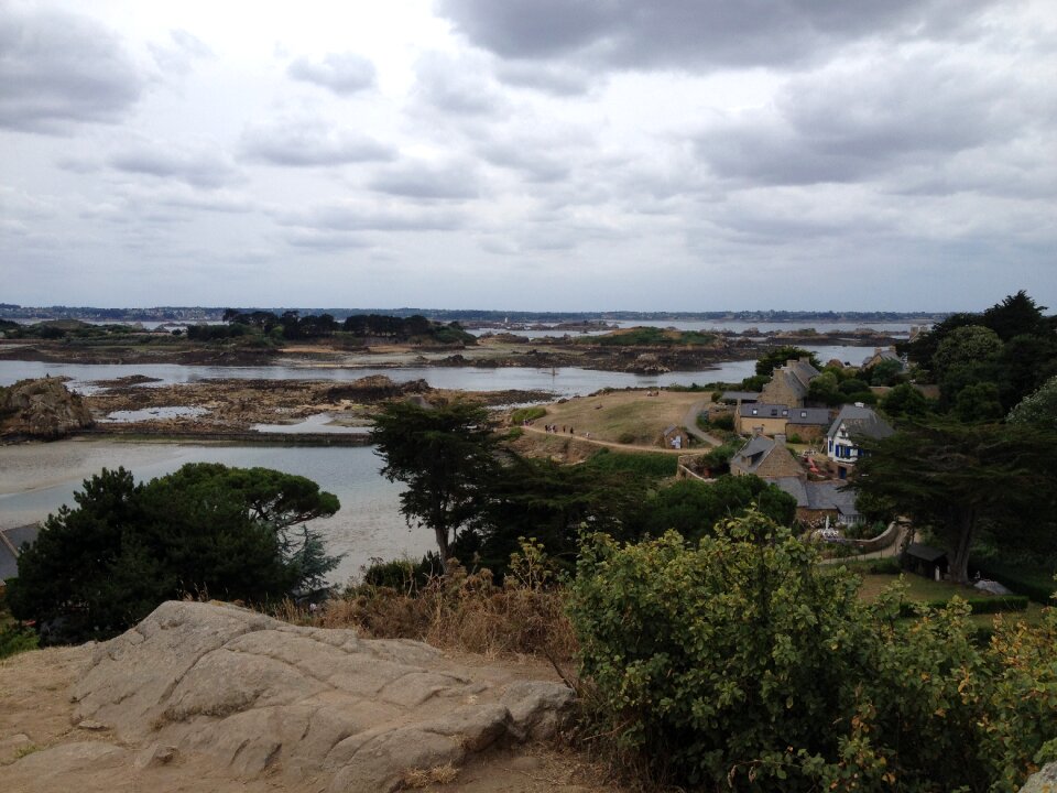Ile-de-brehat panorama rocks