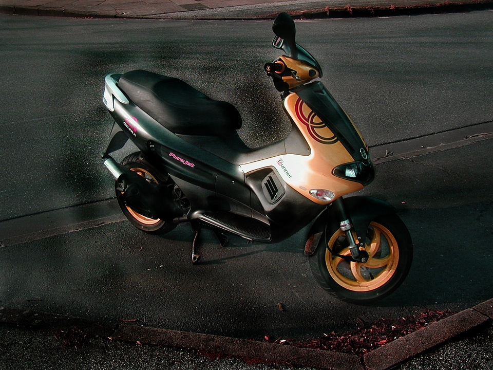 Moped roller vehicle