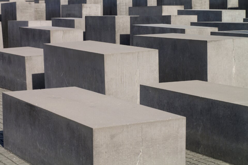 Memorial shadow structure