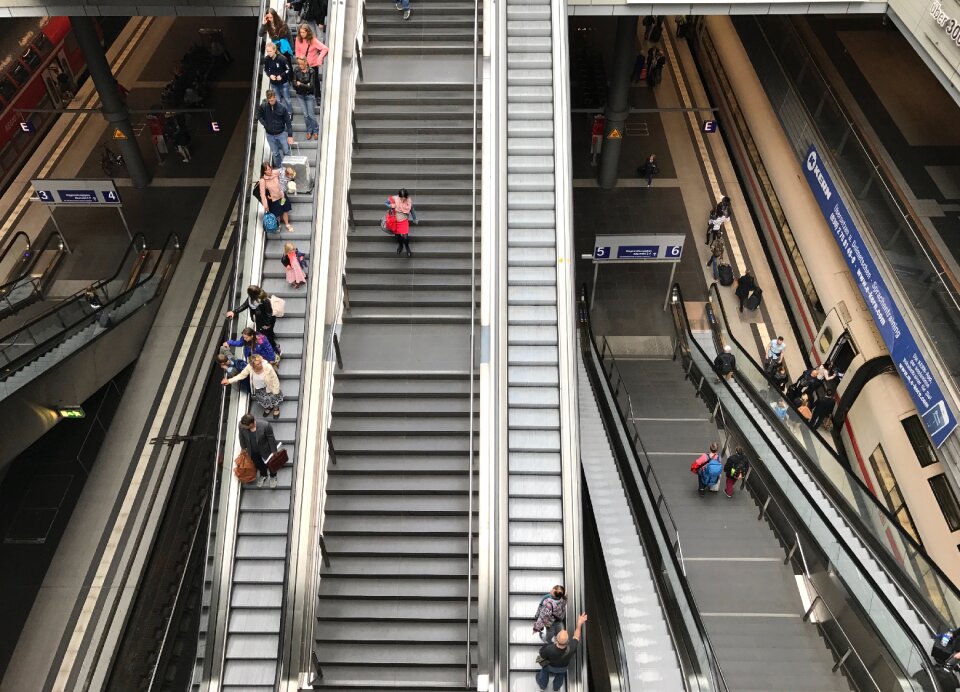 Architecture means of rail transport metal segments