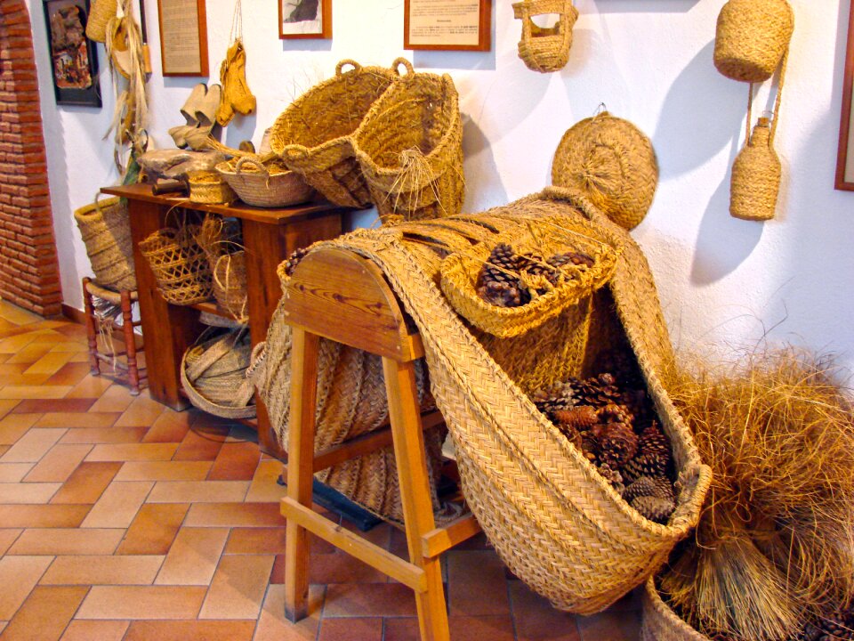 Basket wicker donkey