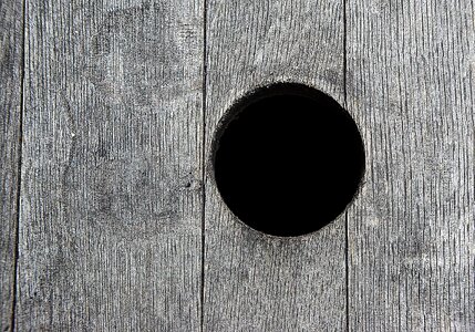 Minimum hole wood grain