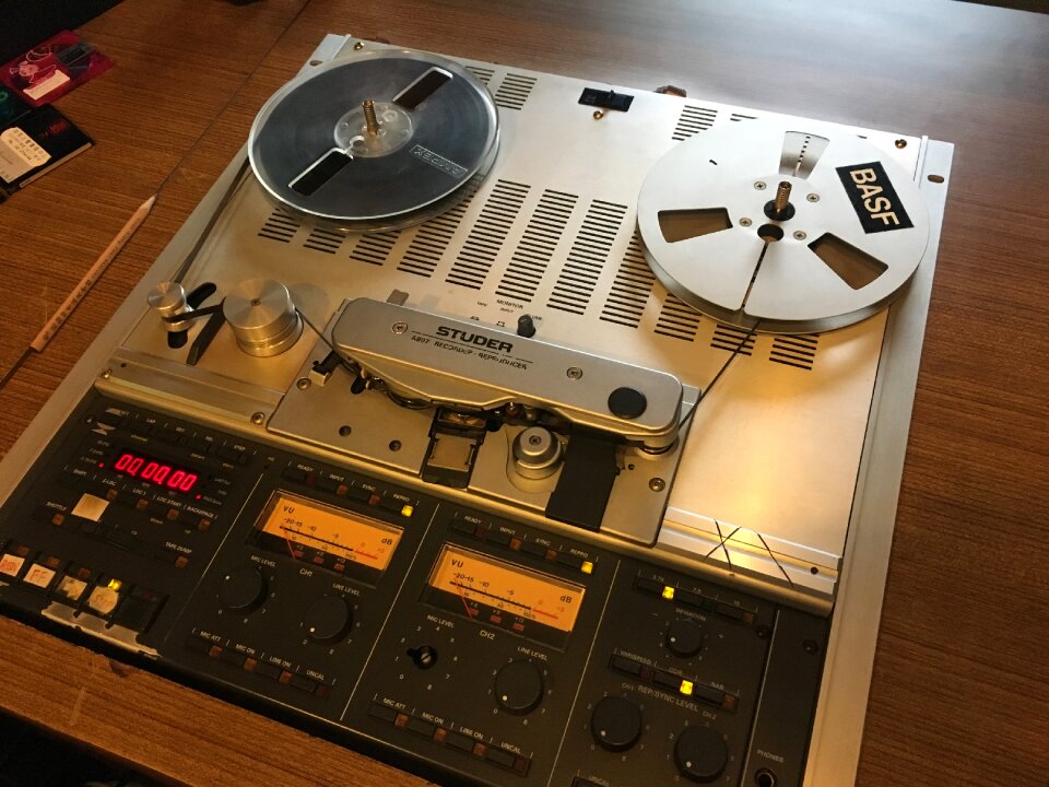 Disc machine recorder disc with