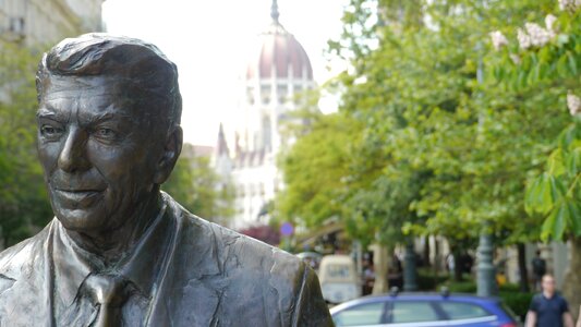 Statue ronald reagan parliament