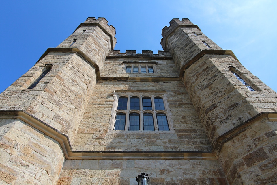 Leeds castle moated castle towers