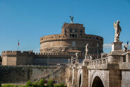 Fortification bridge statues