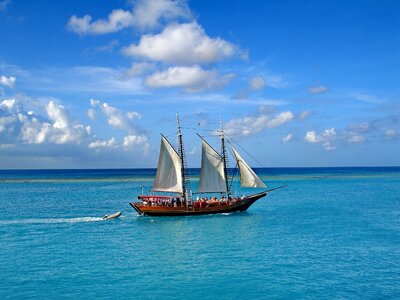 Island caribs sailboat photo