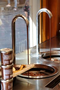 Chocolate liquid fountain