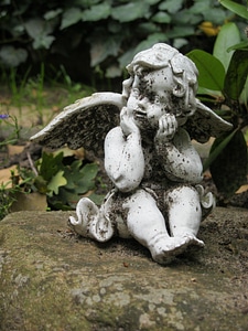 Angel memorial tombstone