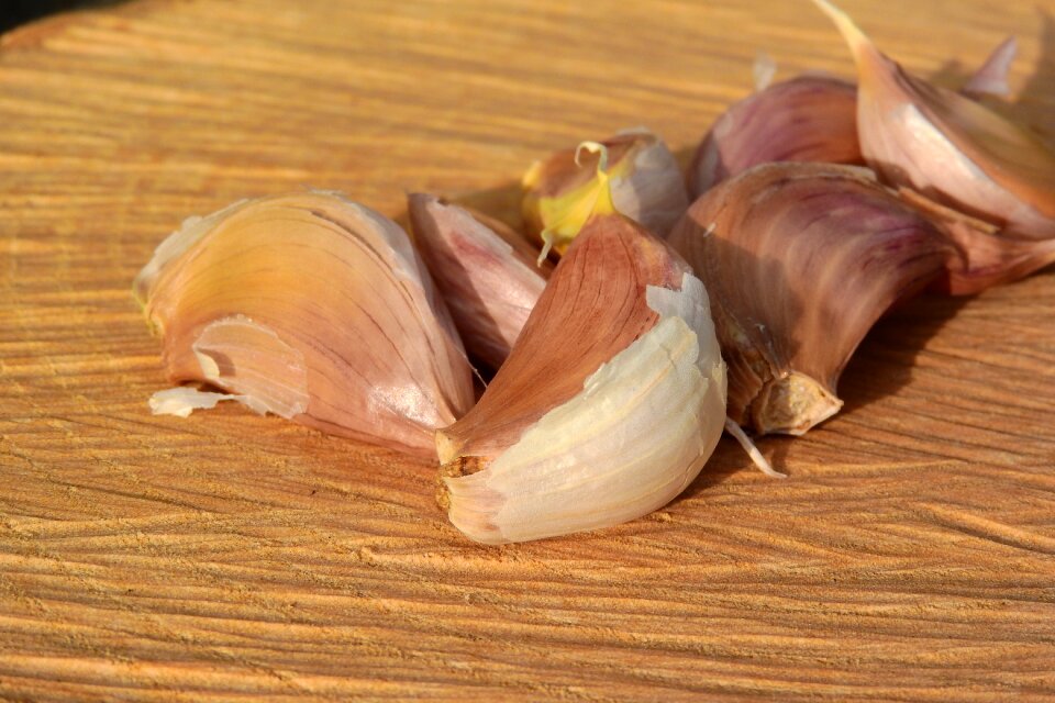 A clove of garlic garlic flavoring dishes