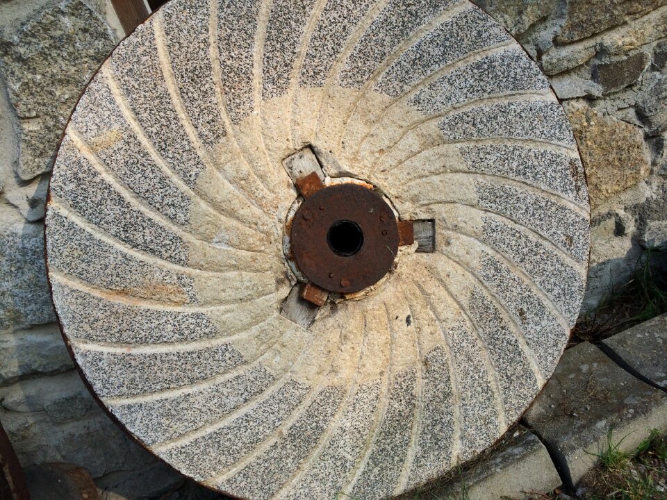 Grind millstone windmill