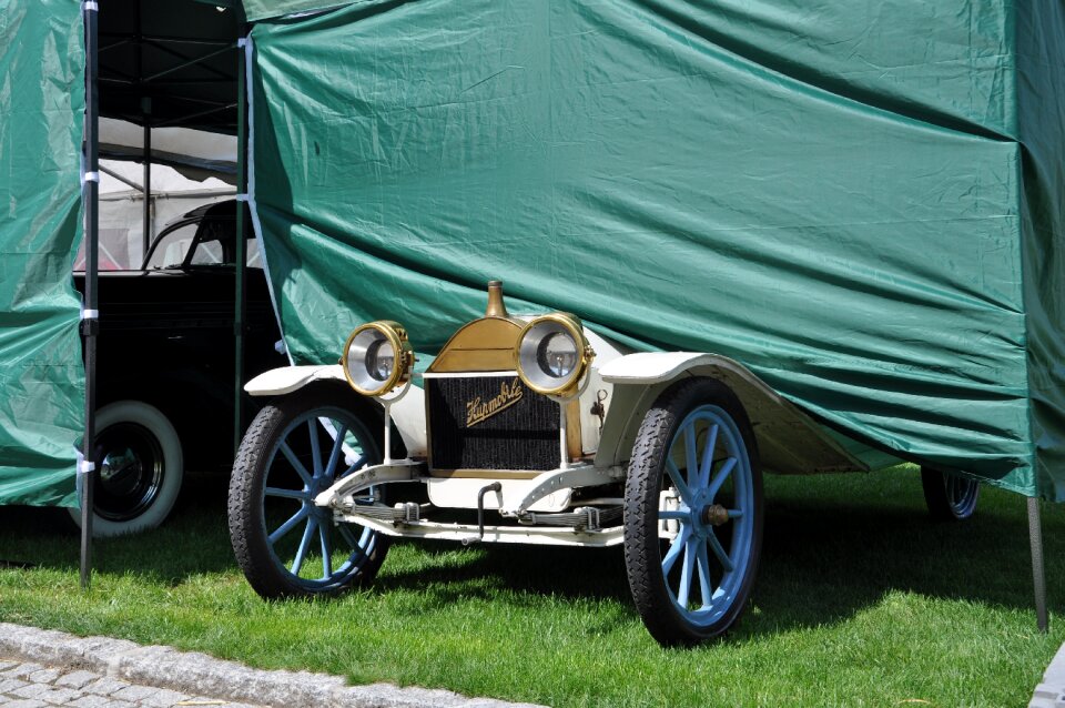 Monument retro car antique auto