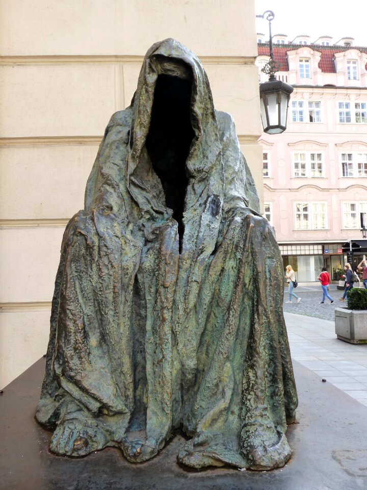 Praha historic center sculpture