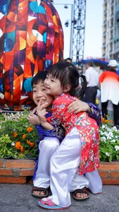 Kids flower hug