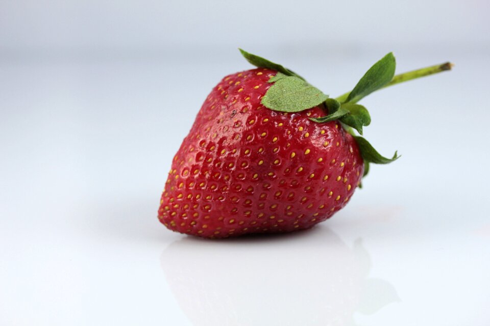 Macro strawberry photo