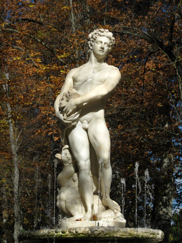 Sculpture statue