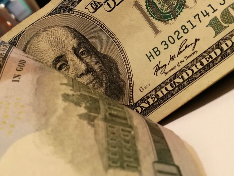 Gold currency savings