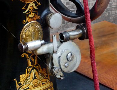 Singer vibrating shuttle bobbin