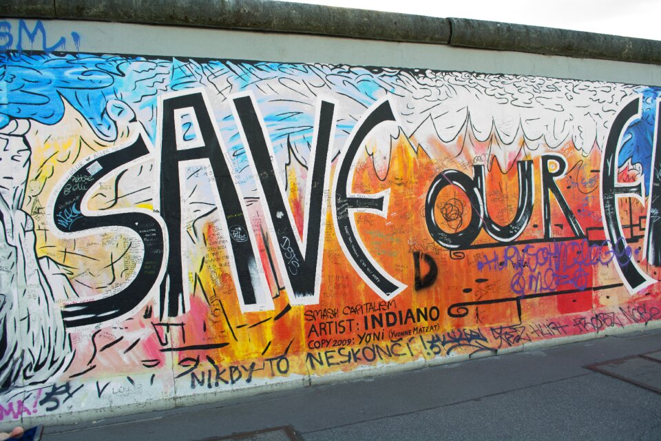 Spray berlin wall fragment