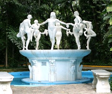 Havana women sculpture