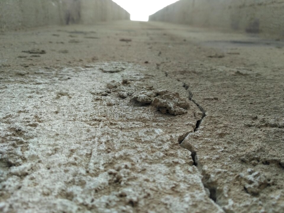Split crack wall