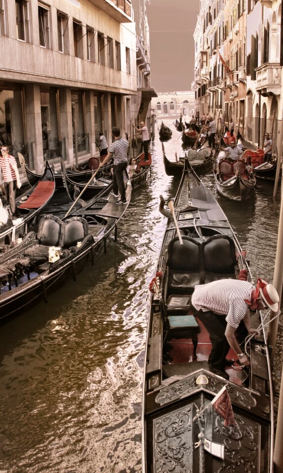 Gondolier venezia architecture photo