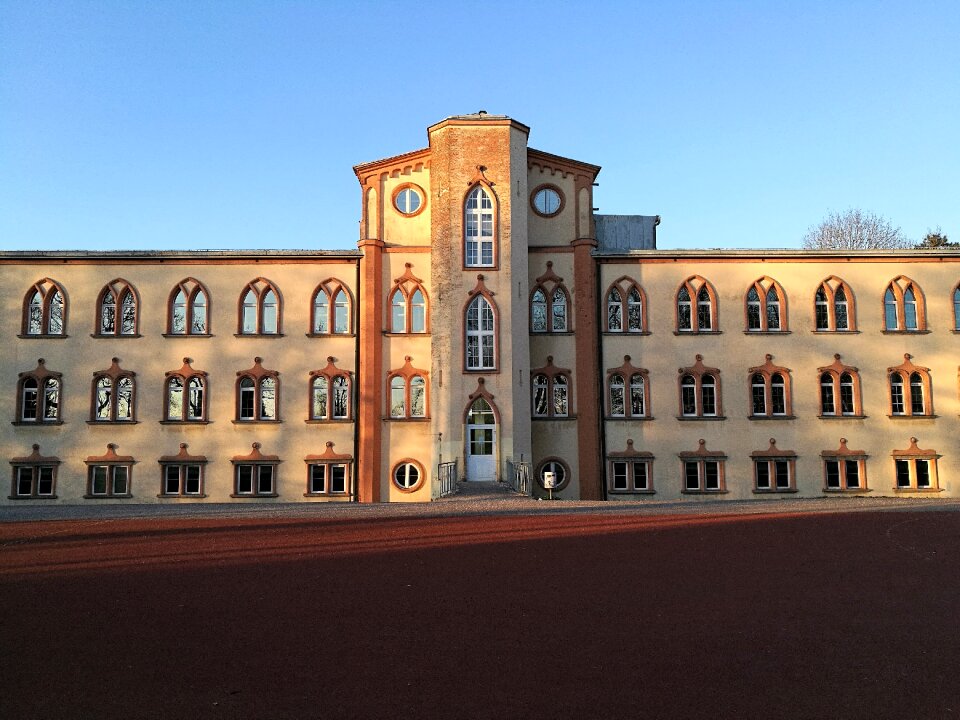 Linz school building