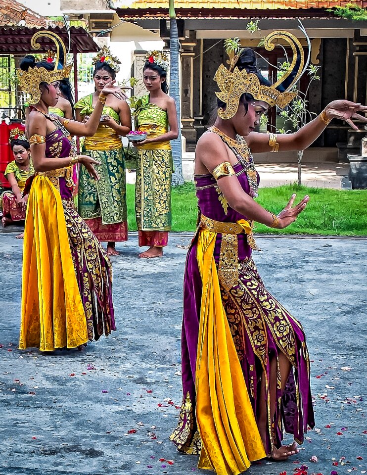 Performance dance traditional