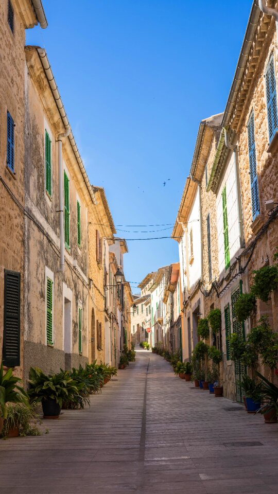 Houses passage truss