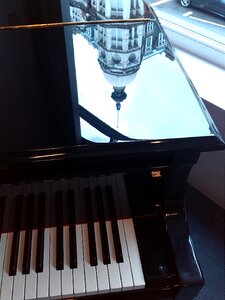 London grand piano music photo