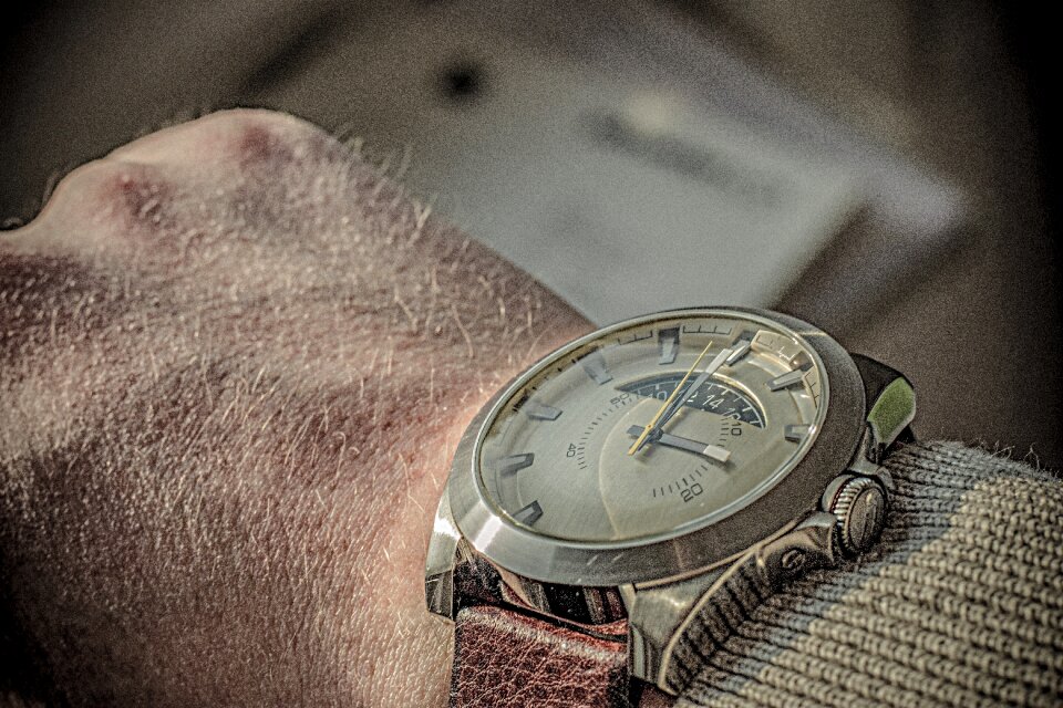 Clock wrist watch serious