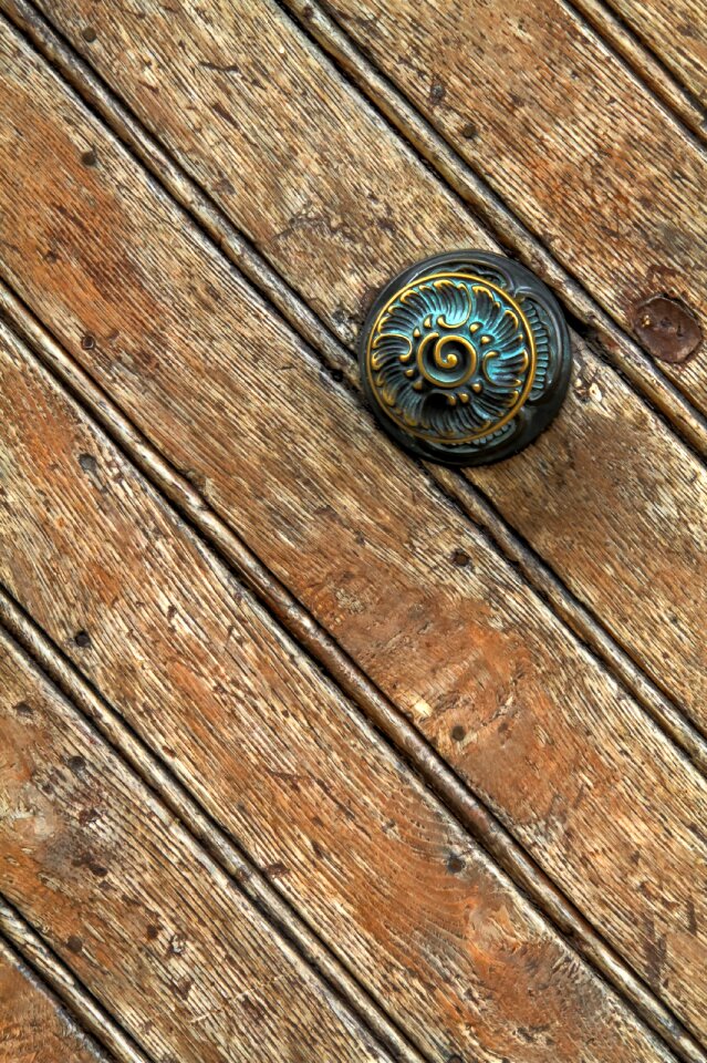 Knob diagonal shape