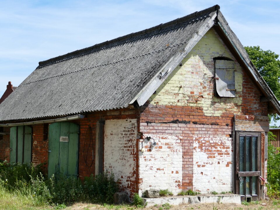 Scale building dilapidated