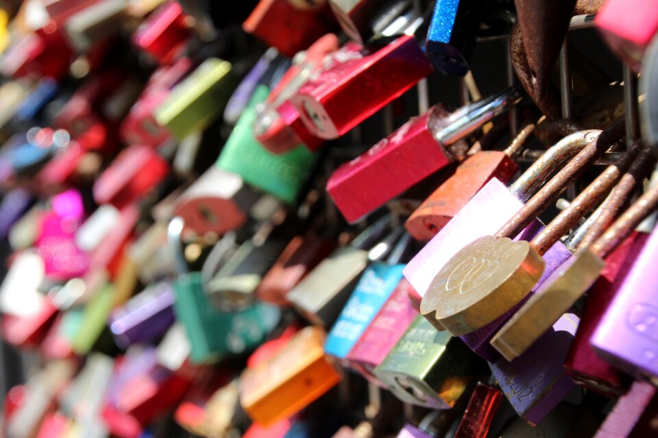 Padlocks liebesbeweis railing