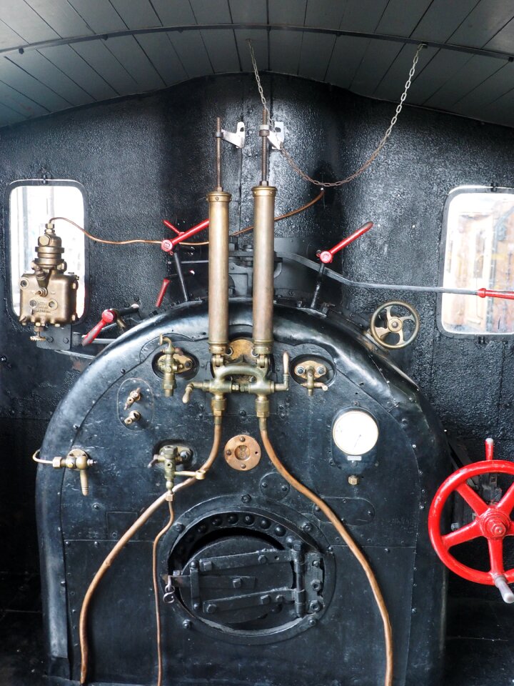 Steam locomotive machinery