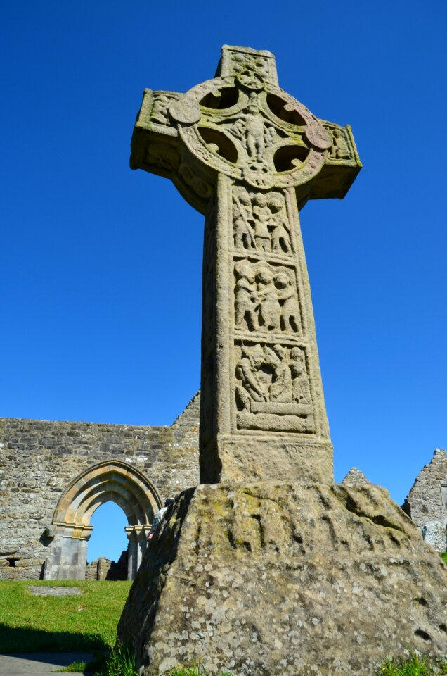 Grave cemetery tombstone