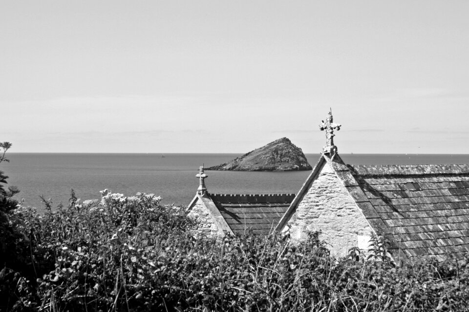 Island kingdom monochrome black and white