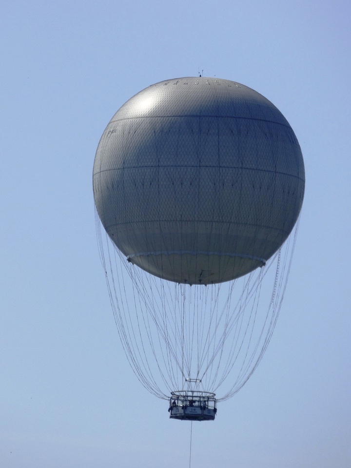 Fly balloons float