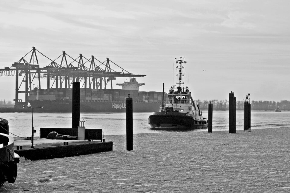 Black and white bad weather photography hamburgensien