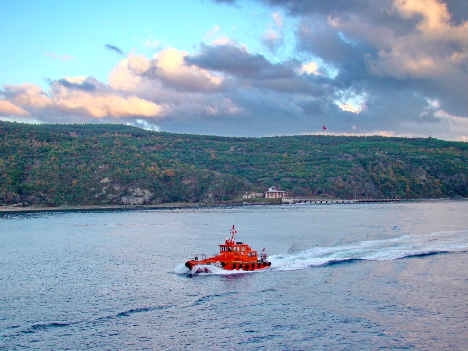 Istanbul bridge channel