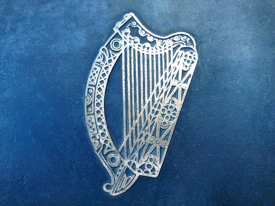 Coat of arms ireland outdoor