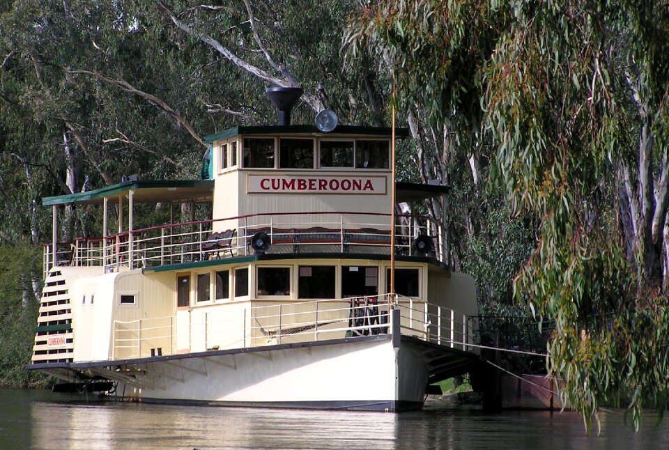 Paddle steamer transport