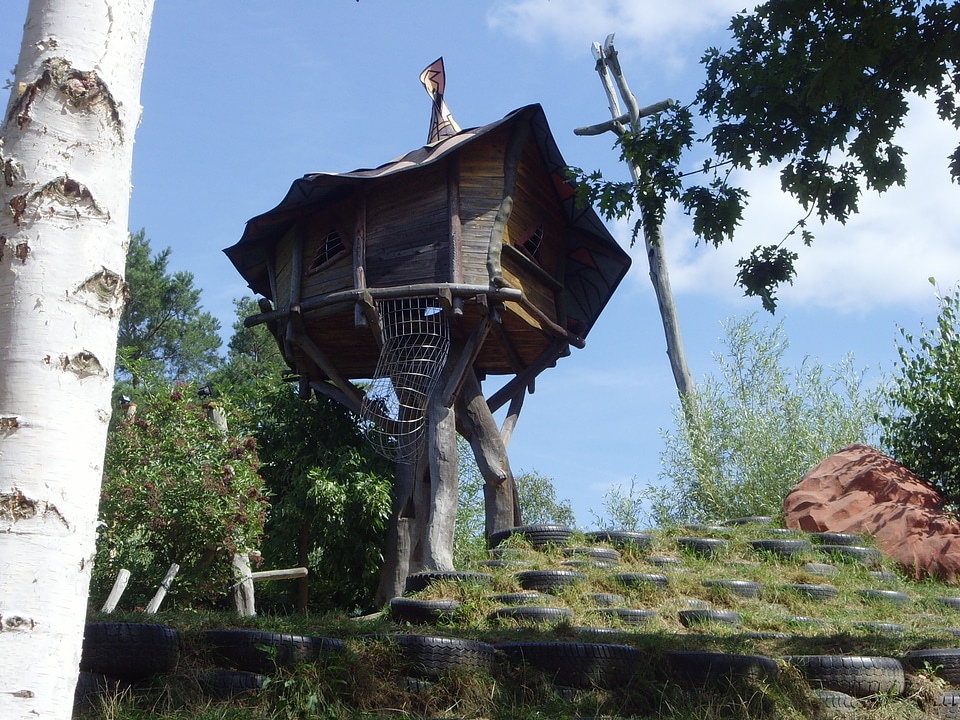 Treehouse theme park observation tower