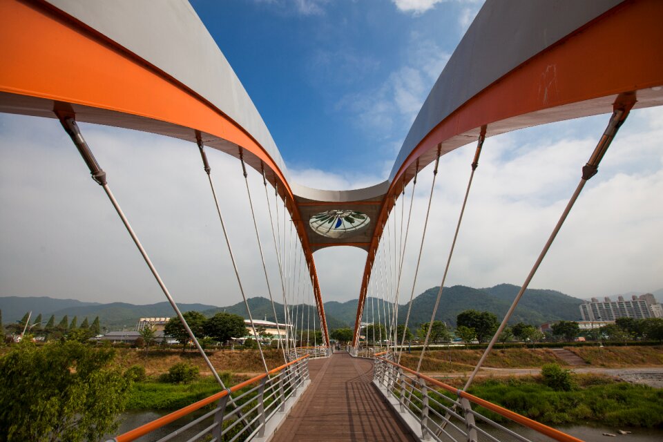 Bridge arch suspension bridge