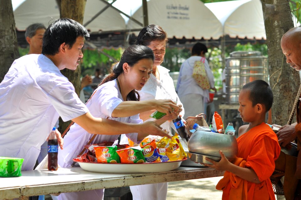 Buddhists thailand alms