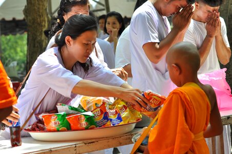 Buddhists thailand alms