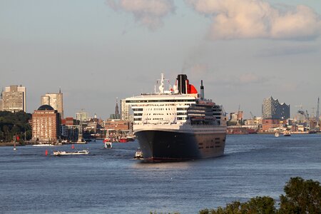 Queen ship cruise photo