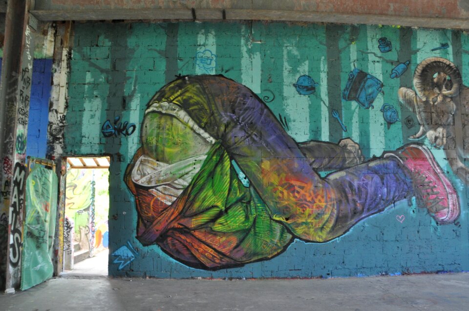 Dome graffiti interception station