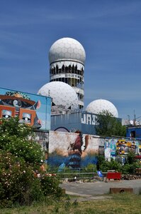 Dome graffiti interception station