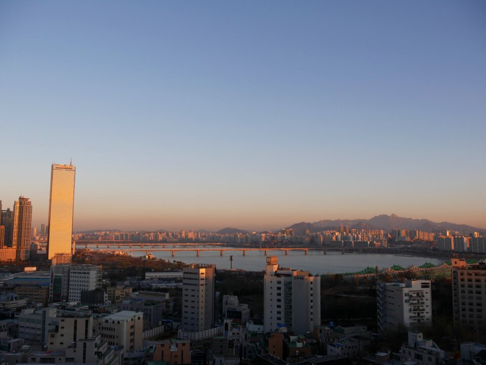 Han river seoul six third building